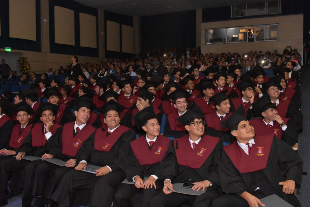 Ceremonia de Graduación Promoción XLI Unidad Educativa Cardenal Bernardino Echeverría Ruiz. 1